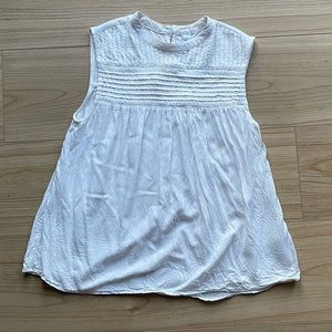 Old Navy White Sleeveless Blouse - Size Small